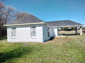 10178 US-82 in Savoy, TX - Building Photo