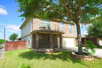 523 Diana Dr in Converse, TX - Building Photo - Building Photo