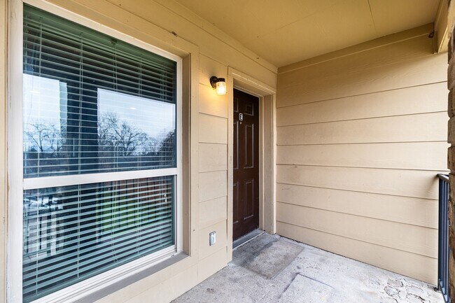 7810 Peachtree St in Houston, TX - Building Photo - Building Photo
