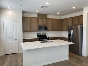 2733 Luzzi Walk in Henderson, NV - Building Photo - Building Photo