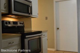 5254 Stumberg Ln in Baton Rouge, LA - Foto de edificio - Building Photo