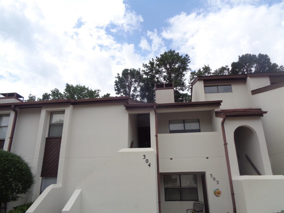 301 Kings Row Dr in Little Rock, AR - Building Photo