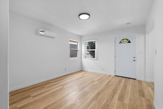 4220-22 Chamoune Ave in San Diego, CA - Building Photo - Interior Photo