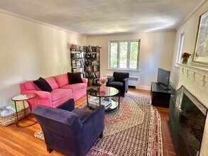 64 Gardner Rd, Unit 1 in Brookline, MA - Building Photo - Building Photo