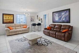 121 SW 28th Terrace in Fort Lauderdale, FL - Building Photo - Building Photo