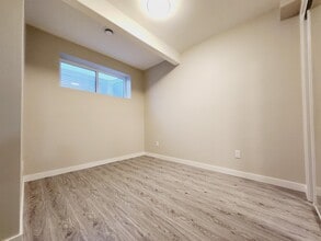 1693 Cavanagh blvd SW in Edmonton, AB - Building Photo - Building Photo