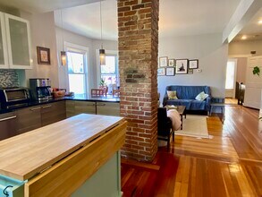 8 Eulita Ter, Unit 3 in Boston, MA - Building Photo - Building Photo
