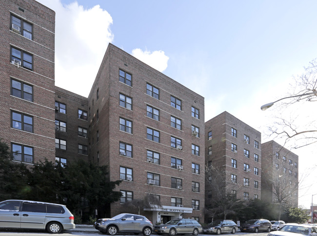 98-30 67th Avenue in Flushing, NY - Foto de edificio - Building Photo