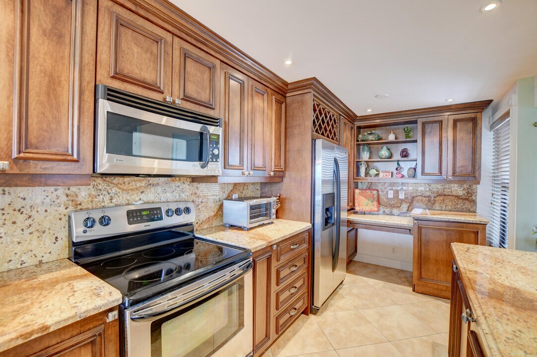 14 Royal Palm Way in Boca Raton, FL - Foto de edificio