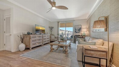 750 N Tamiami Trl in Sarasota, FL - Building Photo - Building Photo