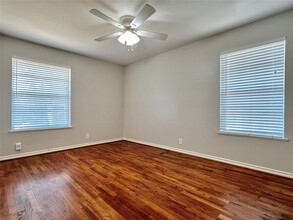 11220 Wyatt St, Unit 0608 in Dallas, TX - Building Photo - Building Photo