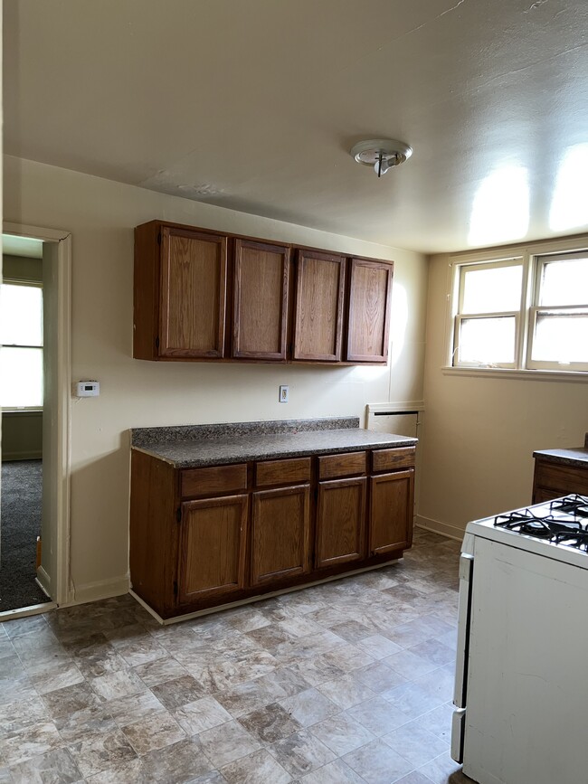 property at 1037 W Wright St