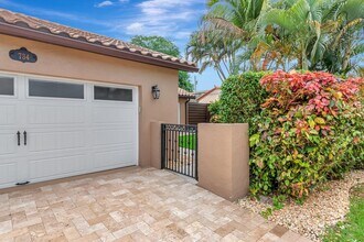 734 Camino Gardens Ln in Boca Raton, FL - Building Photo - Building Photo
