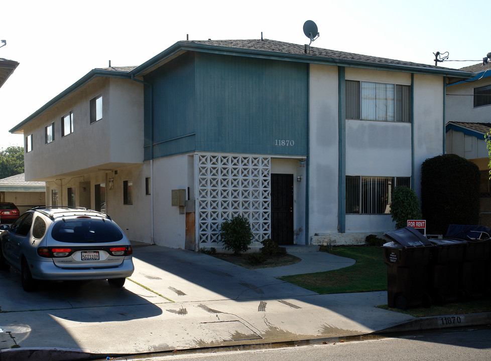 11870 Truro Ave in Hawthorne, CA - Building Photo