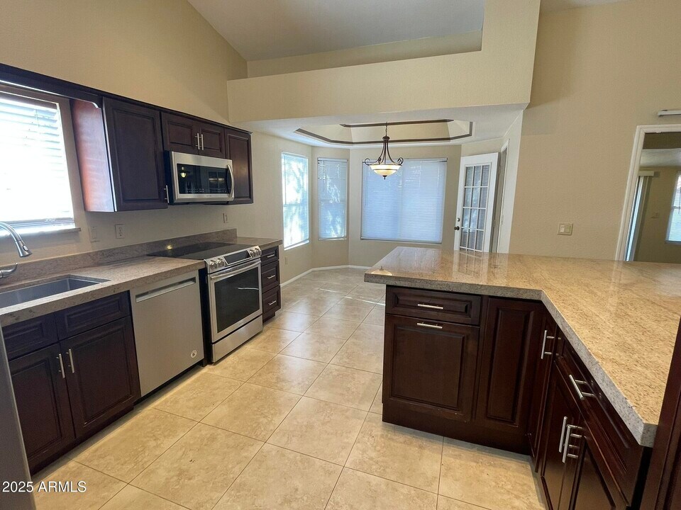 4137 E Nighthawk Wy in Phoenix, AZ - Building Photo