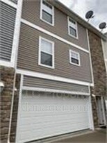 1135 Redstone Ln in Pleasant Hill, IA - Building Photo