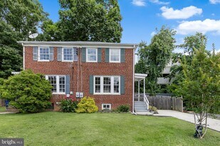 2613 S Troy St in Arlington, VA - Building Photo