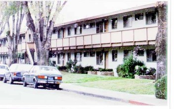 Maryce Freelen Apartments in Mountain View, CA - Foto de edificio - Building Photo