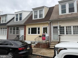 1535 Willow St in Norristown, PA - Building Photo