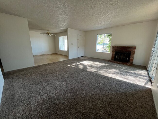 4001 Manor St in Bakersfield, CA - Building Photo - Building Photo