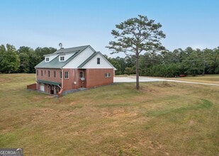 375 Luther Bailey Rd in Senoia, GA - Building Photo - Building Photo