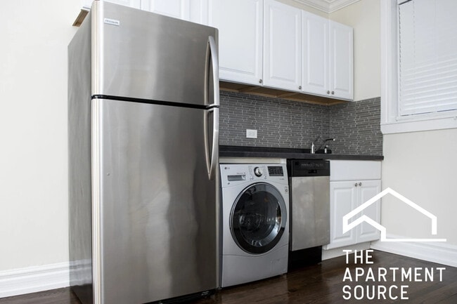 1056 W Lill Ave, Unit 1 in Chicago, IL - Foto de edificio - Building Photo