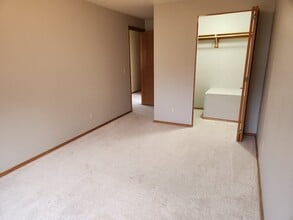 9582 SW Jubilee Ct in Tigard, OR - Foto de edificio - Building Photo