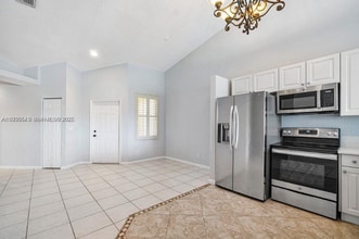 2437 S Coral Trace Cir in Delray Beach, FL - Foto de edificio - Building Photo