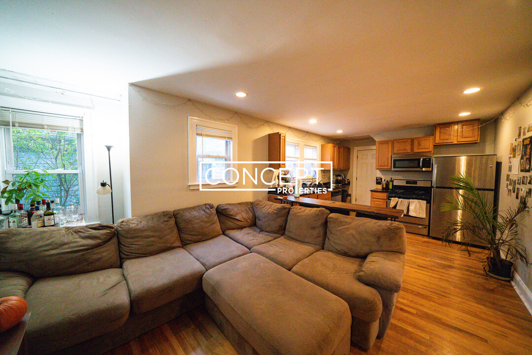 4 Iroquois St, Unit 1DY in Boston, MA - Building Photo