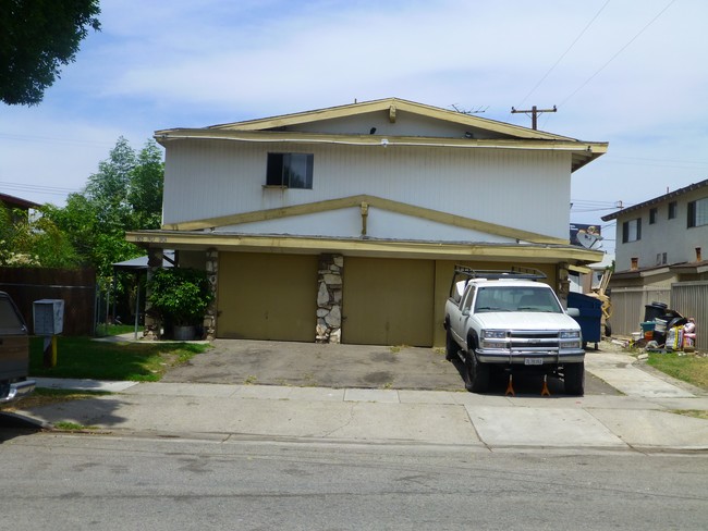 1905 E Adams Ave in Orange, CA - Foto de edificio - Building Photo