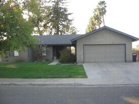 3035 Duquesne Way in Turlock, CA - Building Photo