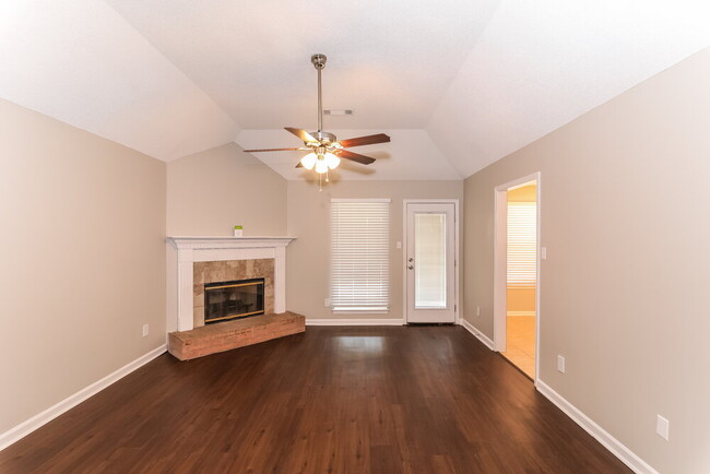 5554 Harvey Pointe Ln in Memphis, TN - Building Photo - Building Photo