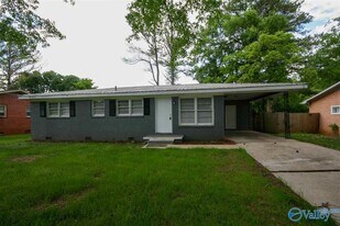 4736 Bluehaven Dr NW in Huntsville, AL - Building Photo