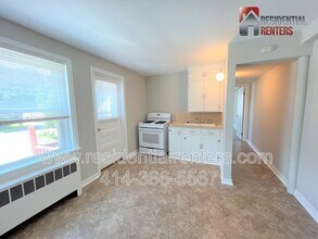 8020 W Becher St in West Allis, WI - Building Photo - Building Photo