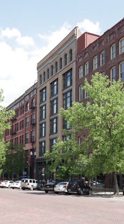 Residences at Old Marketplace in Omaha, NE - Foto de edificio