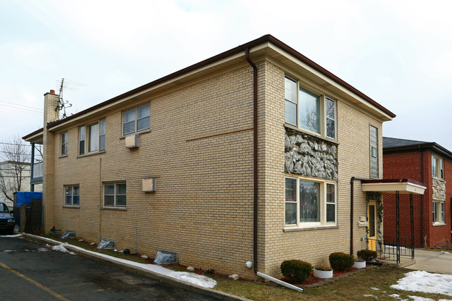 313 S Hale St in Addison, IL - Foto de edificio - Building Photo