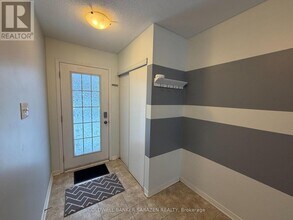 203 Kennevale Dr in Ottawa, ON - Building Photo - Building Photo