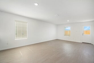 911 Sandhill Crane Ln in Princeton, TX - Foto de edificio - Building Photo