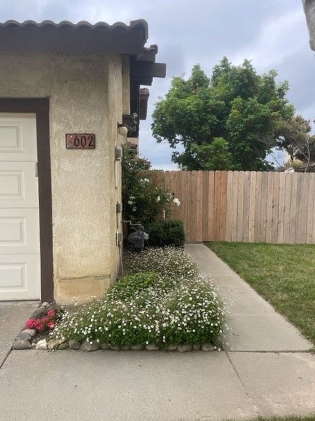 602 Summerwood Ln in Lompoc, CA - Building Photo - Building Photo