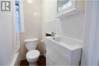 979 Mt Pleasant Rd in Toronto, ON - Building Photo - Building Photo