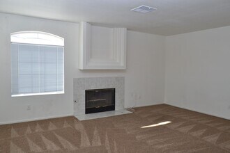 3859 Starfield Ln in Las Vegas, NV - Building Photo - Building Photo