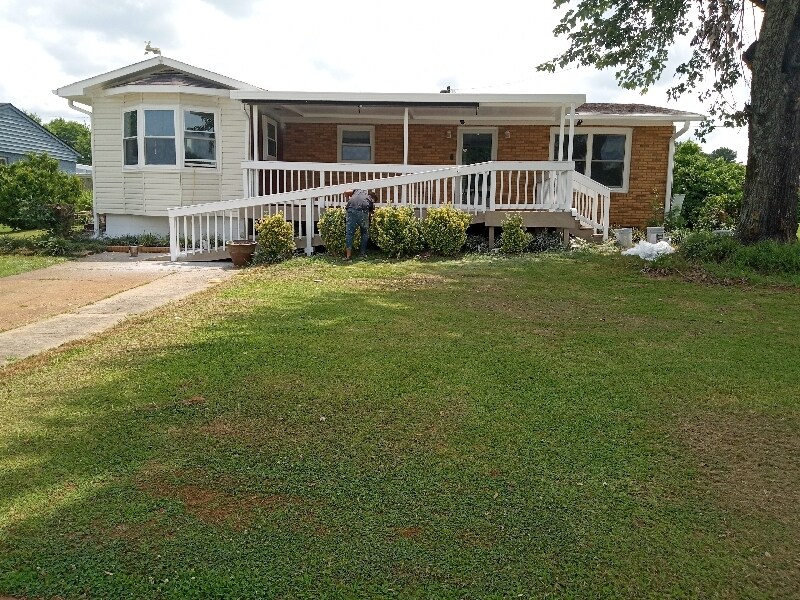 303 S Gusmus Ave in Muscle Shoals, AL - Building Photo
