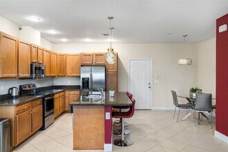 4025 Cascada Cir in Hollywood, FL - Building Photo - Building Photo