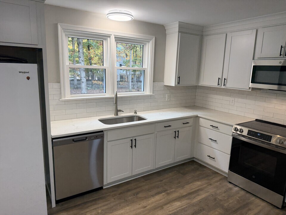 1914 Pump Rd in Richmond, VA - Building Photo