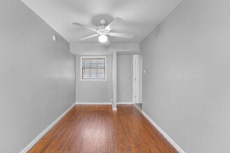 417 Caithness Rd in St. Louis, MO - Building Photo - Building Photo