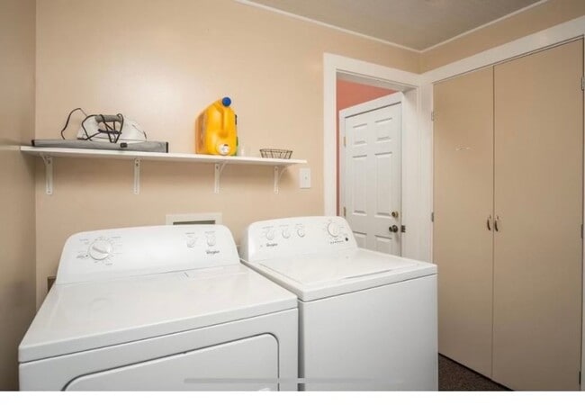 936 E Center St in Pocatello, ID - Foto de edificio - Building Photo