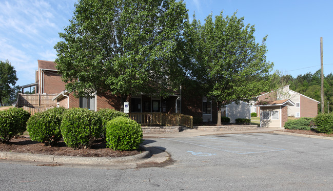 Rochelle Manor Apartments in Durham, NC - Building Photo - Building Photo