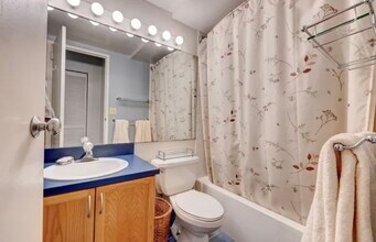 100 Wells St, Unit 12 in Hartford, CT - Building Photo - Building Photo