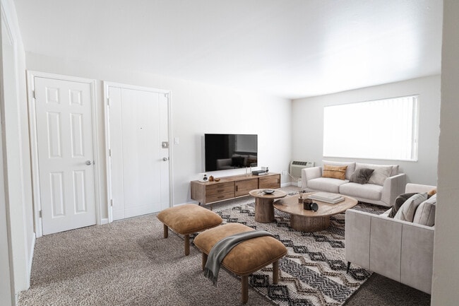 Kipling Village Apartments in Wheat Ridge, CO - Foto de edificio - Building Photo