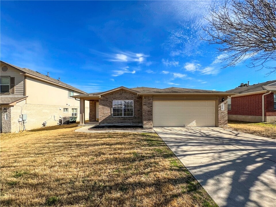 116 Remington Dr in Kyle, TX - Building Photo